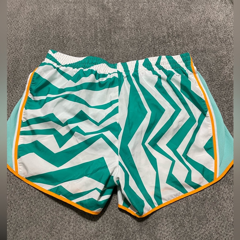 Nike Dri-Fit Women’s Athletic Shorts Size Medium Teal Color Patterned - Picture 3 of 9